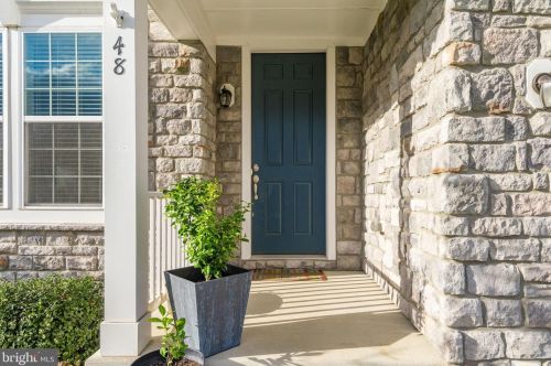 48 Eisentown Dr, Lovettsville, VA 20180-8545