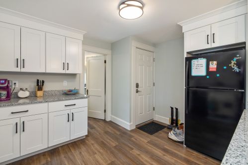214 Myrtle Ave, Portsmouth, NH 03801-7514