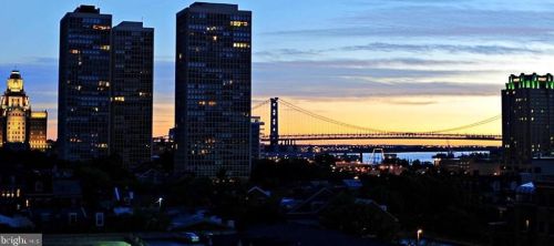 200-10 Lombard St, Philadelphia PA 19147 exterior