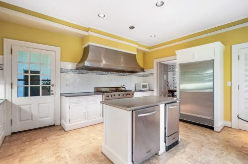 10 Habersham Way, Atlanta GA  30305-2800 exterior