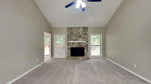 175 Lakeside Dr, Porterdale, GA 30016-7136