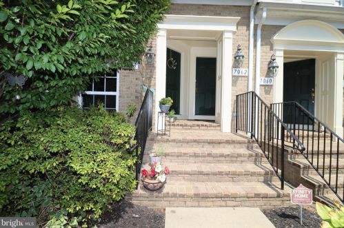 7062 Little Thames Dr, Gainesville, VA 20155-4009