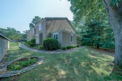145 Timber Rdg, Southington, CT 06489-3463