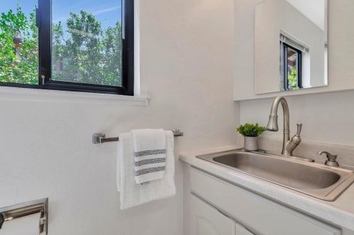 1888 Farndon Ave, Los Altos CA 94024-6948 exterior