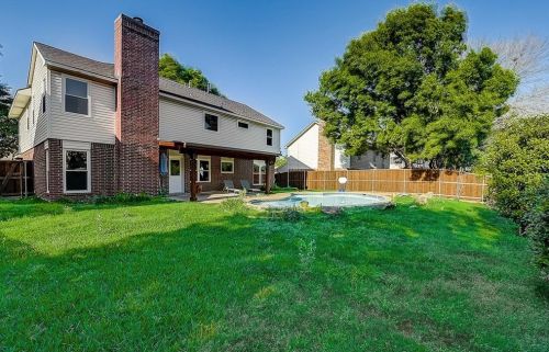 1521 Lindby Dr, Lewisville TX  75028-3624 exterior