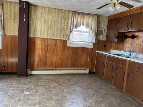 32 Woodcliffe Ave, Providence, RI 02911-1066