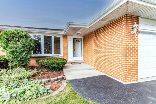 10528 Highland Ave, Worth, IL 60482-1306