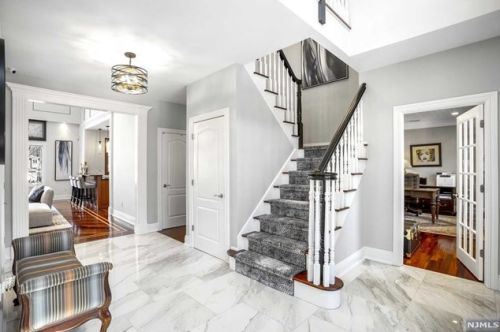 43 Cider Hl, Upper Saddle River, NJ 07458-1714