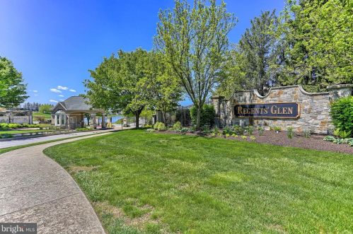 1209 Copper Beech Dr, York, PA 17403-9101