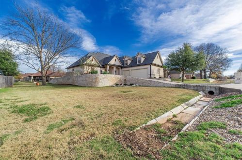 8528 Kingsley Cir, Granbury, TX 76049-4761