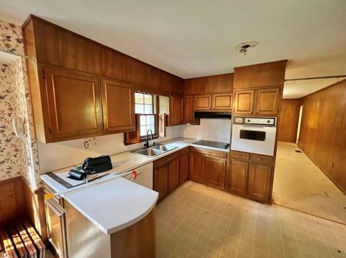 3011 Belingham Dr, Atlanta GA  30345-1506 exterior