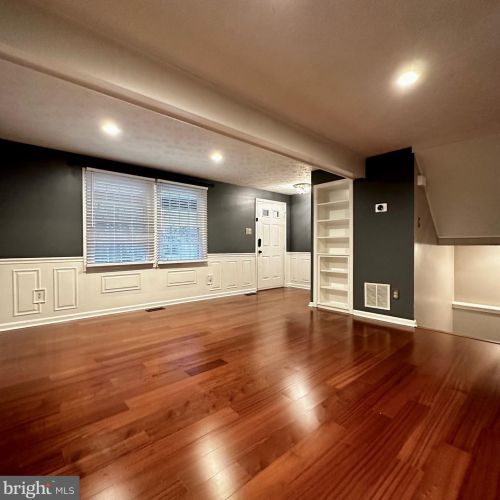 8904 Gutman Ct, Springfield VA  22153-1135 exterior