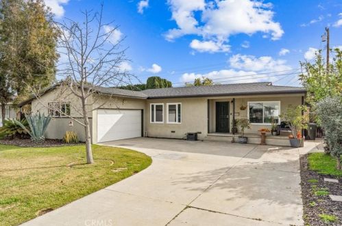11752 Robert Ln, Garden Grove, CA 92840-2560