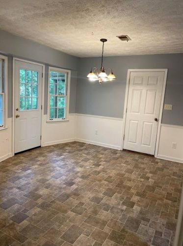 1326 Candlelite Ln, Lithonia, GA 30078-2175