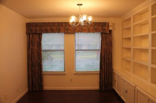 310 Amberway Ln, Garland TX  75040-3702 exterior