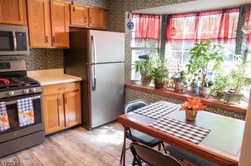 303 Salem Ct, Flemington, NJ 08822-2035