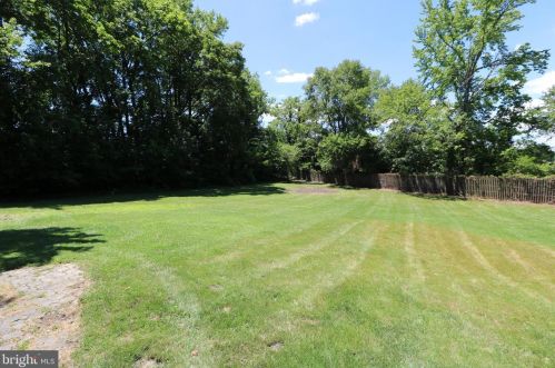 283 Lander Dr, Trenton, NJ 08619-1824