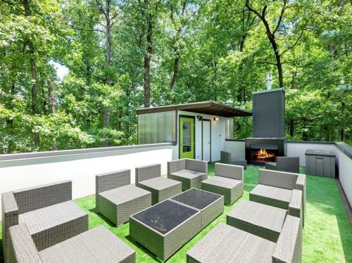 5724 Kayron Dr, Atlanta GA  30328-5147 exterior