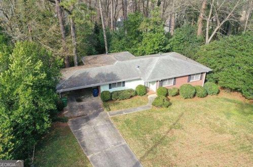 4132 Haverhill Dr, Atlanta GA  30342-3818 exterior