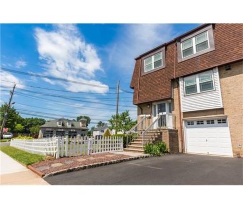 9 Nimitz Pl, Iselin, NJ 08830-2329