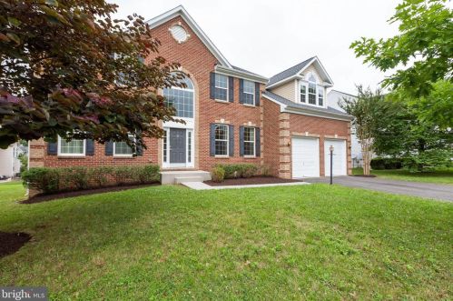 8740 Ellis Mill Dr, Gainesville VA  20155-5937 exterior
