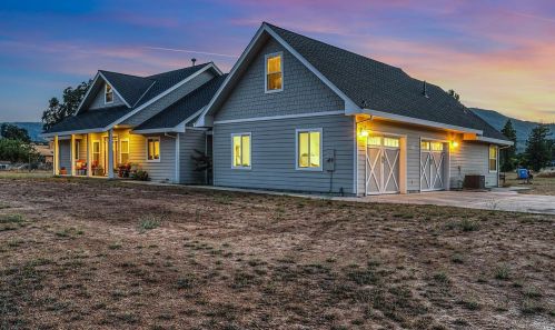 20751 Santa Rosa Ave, Middletown, CA 95461-9710