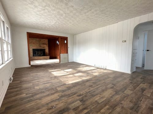 204 Central Ave, Nelson, IL 61021-7516
