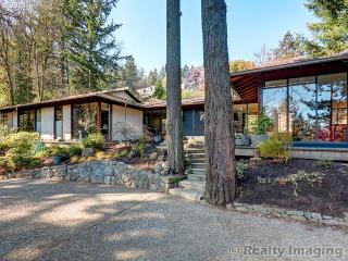 6644 Parkhill Dr, Portland, OR 97239-2658