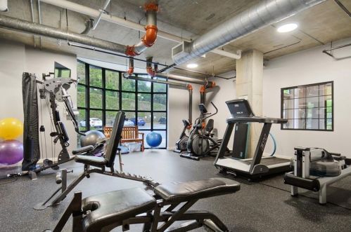 395 Central Park Dr, Atlanta GA  30312-4132 exterior