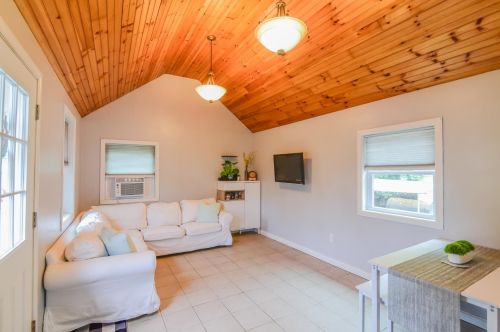 26 Charleston Ave, Londonderry, NH 03053-3595