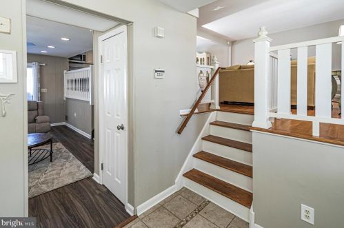 12 Hopatcong Dr, Trenton, NJ 08648-4111