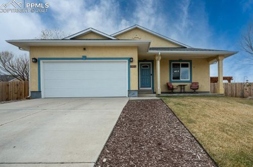 2238 Cruz Ct, Pueblo, CO 81003-5119