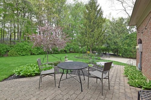 8237 Farwick Ct, Cincinnati, OH 45249-2269