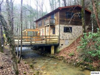 3161 Clear Fork Rd, Pigeon Forge, TN 37862-7905
