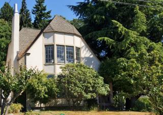 422 11th St, Tacoma, WA 98403-2910