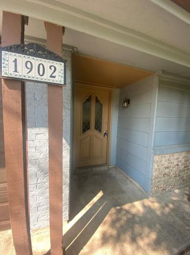 1902 Whiteoak Dr, Garland, TX 75040-5494