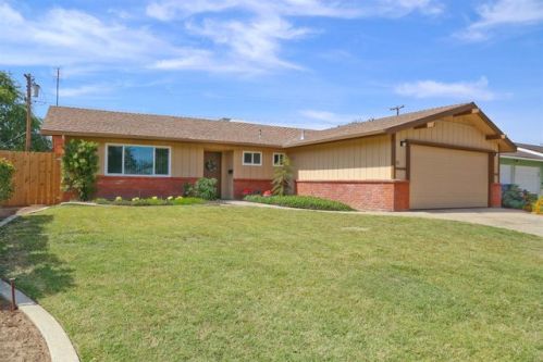 212 Russell Ave, Clovis, CA 93612-1222