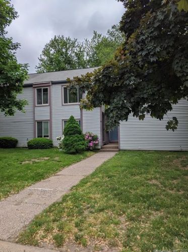 33 Candlewood Dr, Wapping, CT 06074-2610