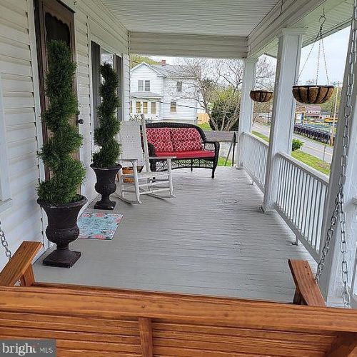 132 Concord Ave, Berkeley Springs, WV 25411-1202