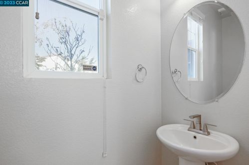 230 Santa Clara Dr, Tracy, CA 95391-1294