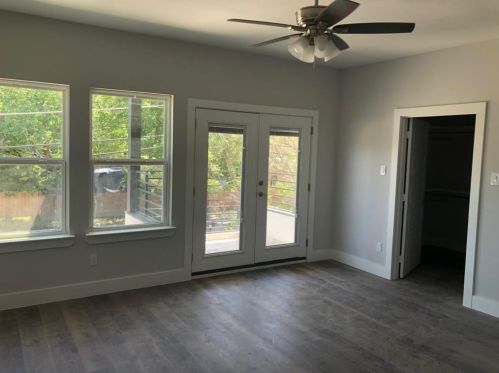 4211 Canada Dr, Dallas TX 75212-1104 exterior