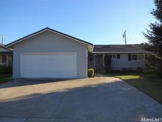 1906 Pine St, Lodi, CA 95242-3150