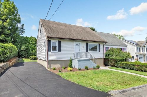 11 George St, Huntington, CT 06484-2210
