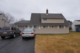 114 Goldengate Rd, Levittown, PA 19057-3437