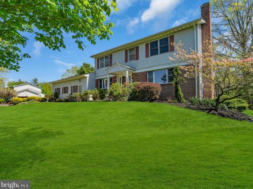 8 Joyce Ct, Columbus, NJ 08022-9701