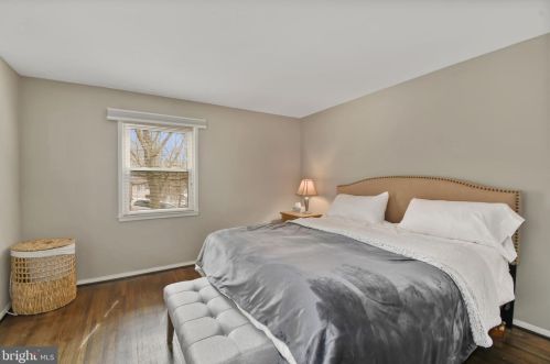 6717 Holford Ln, Springfield VA  22152-2935 exterior