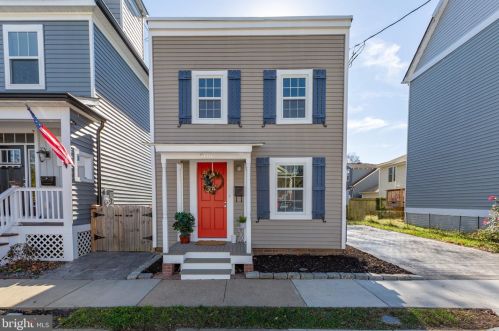 306 Pitt St, Fredericksburg, VA 22401-3629