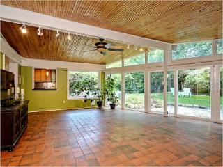 5605 Bull Creek Rd, Austin, TX 78756-1009