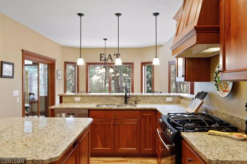 4766 Cumberland St, Saint Paul MN  55126-6061 exterior