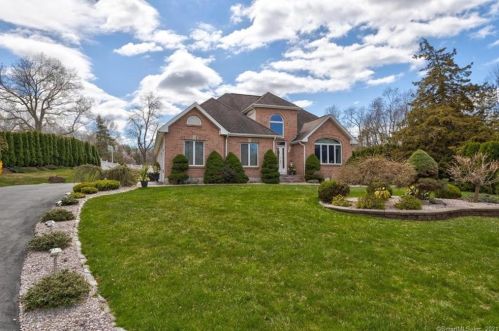 98 Brownstone Rd, Kensington, CT 06037-1615